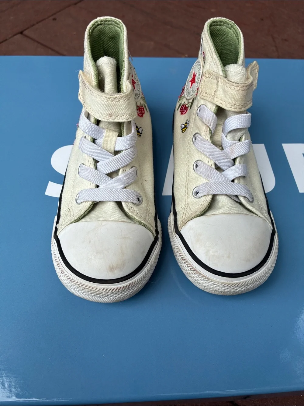 Converse Kids Cream High-Top Sneakers with Bee & Strawberry Embroidery